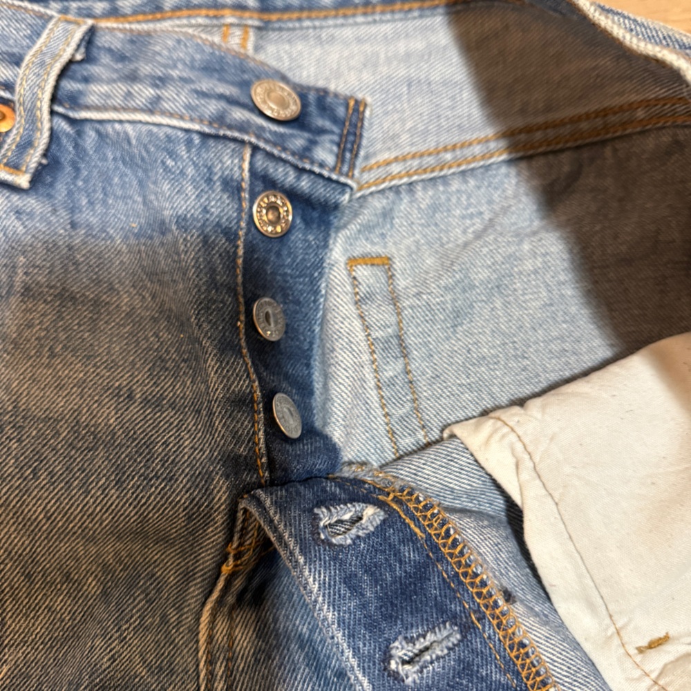 501s 29w x 28L Levi's Relaxed Fit Distressed Blue Jeans - Picture 3 of 12